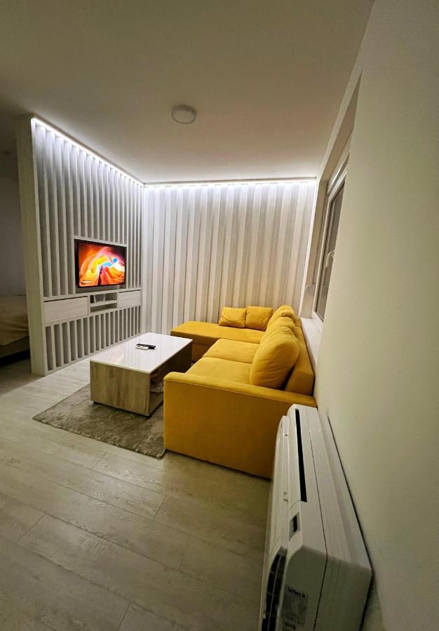 דירות Nikšić Center Deluxe Studio מראה חיצוני תמונה